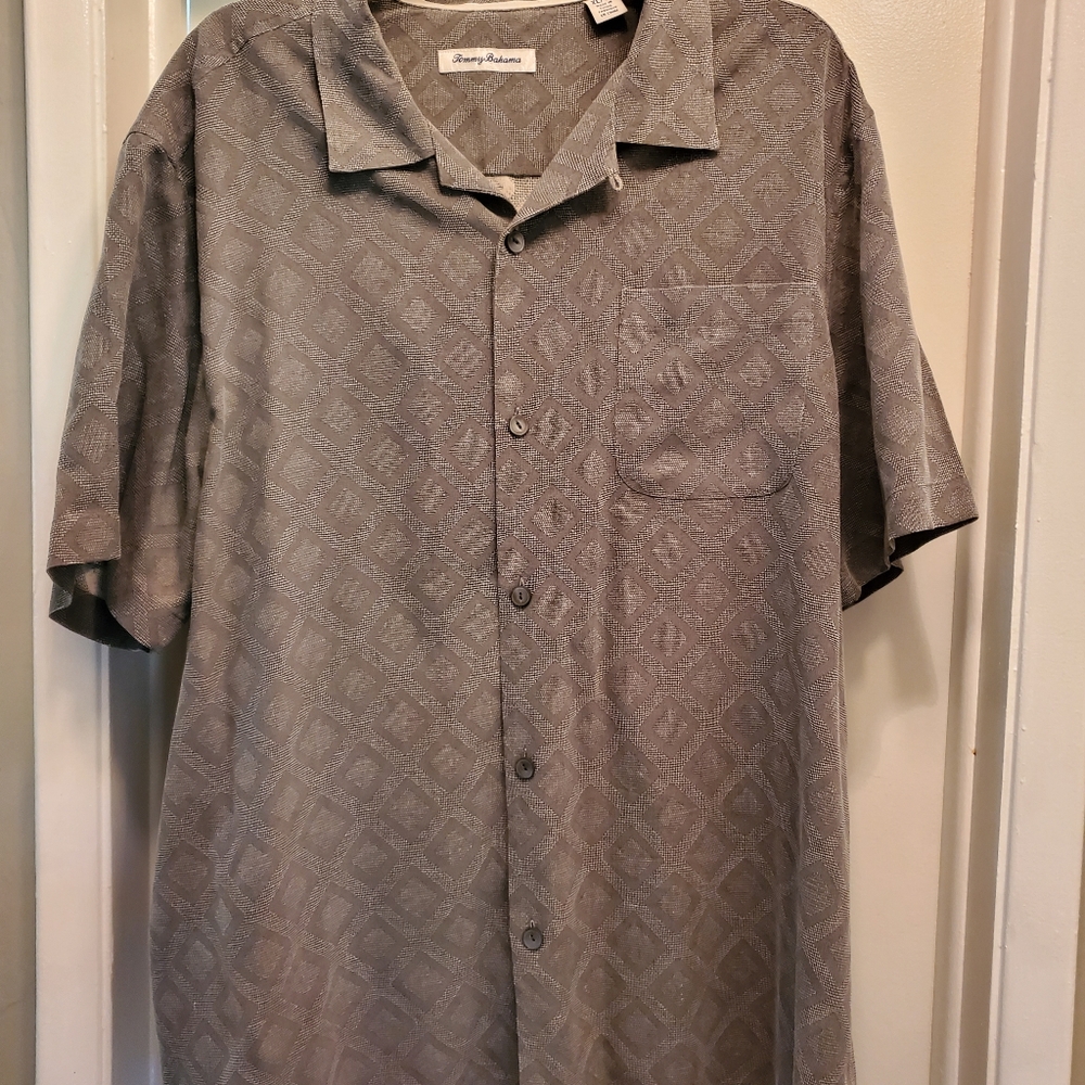 Tommy Bahama 100%SILK Size XL Button Up